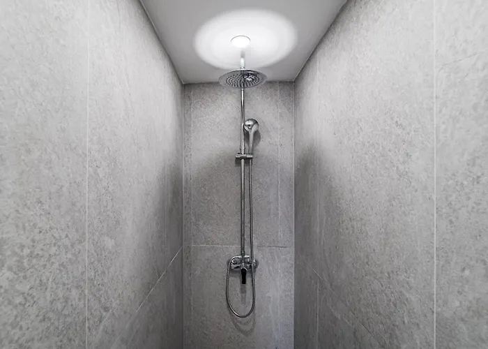 Red Velvet Desire- Premium 2br Callao Salvaje