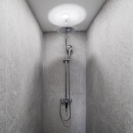 Red Velvet Desire- Premium 2br Callao Salvaje