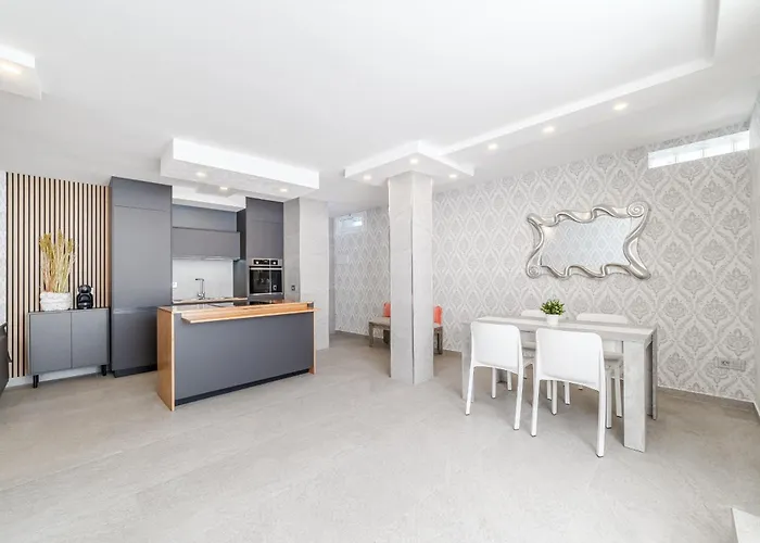 Red Velvet Desire- Premium 2br *