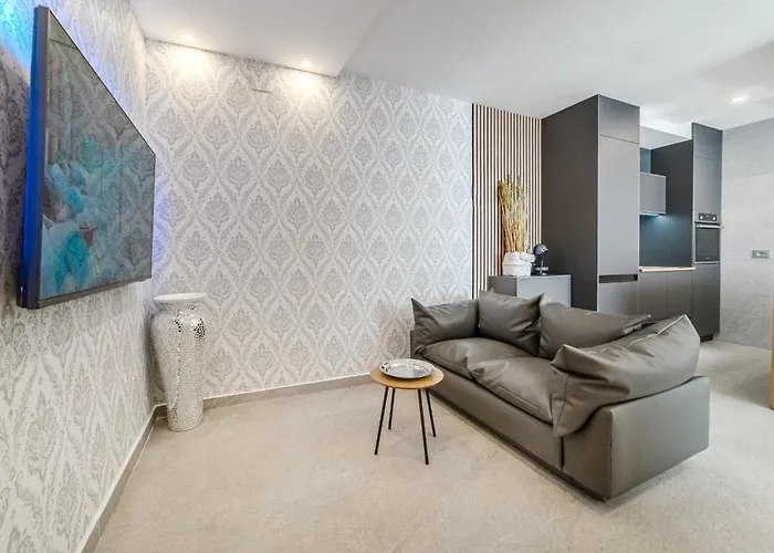 Red Velvet Desire- Premium 2br Apartment *