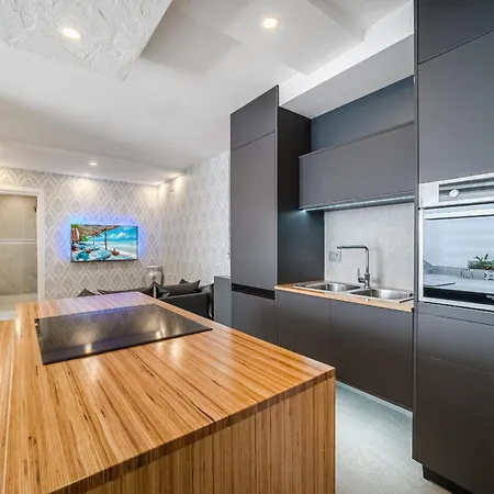 Red Velvet Desire- Premium 2br *