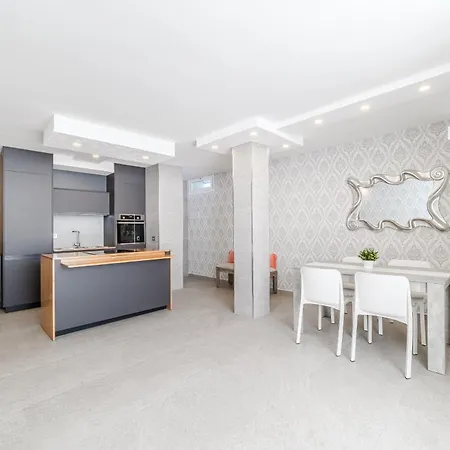 Red Velvet Desire- Premium 2br *